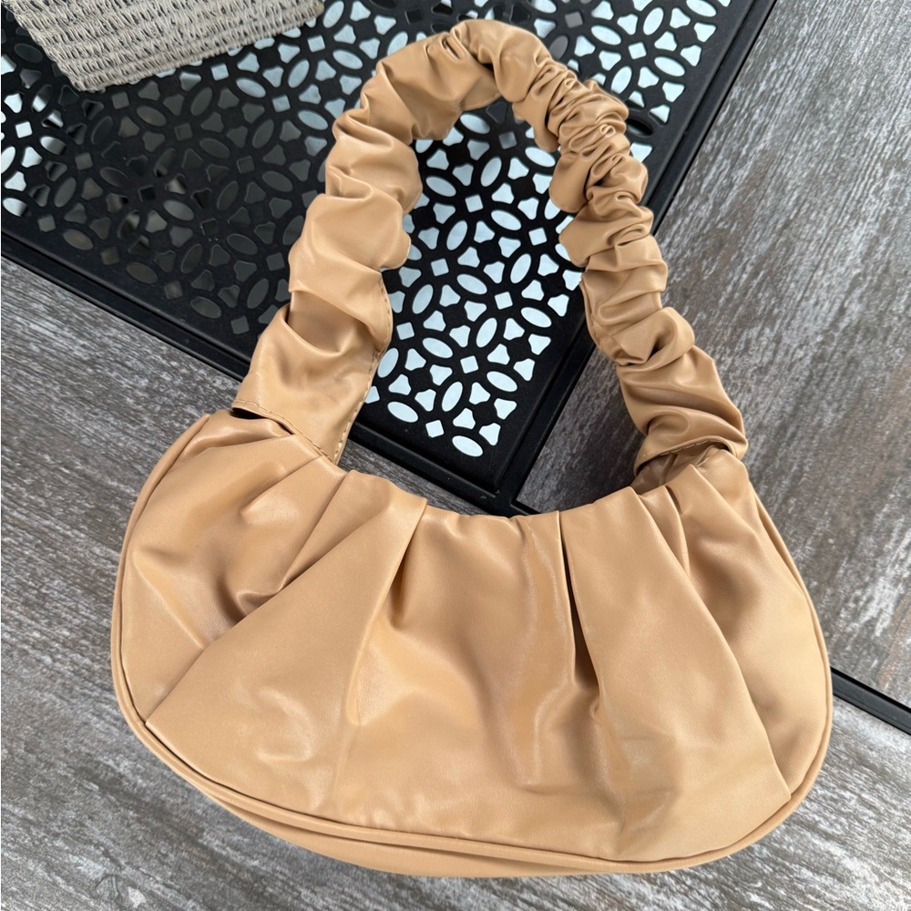Tan Ruched Bag🤍 - Picture 2 of 5